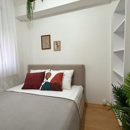 Charming 2 Bedroom Apartment Скопие Екстериор снимка