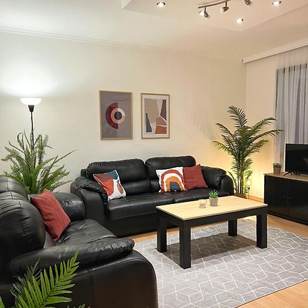 Charming 2 Bedroom Apartment Скопие Екстериор снимка