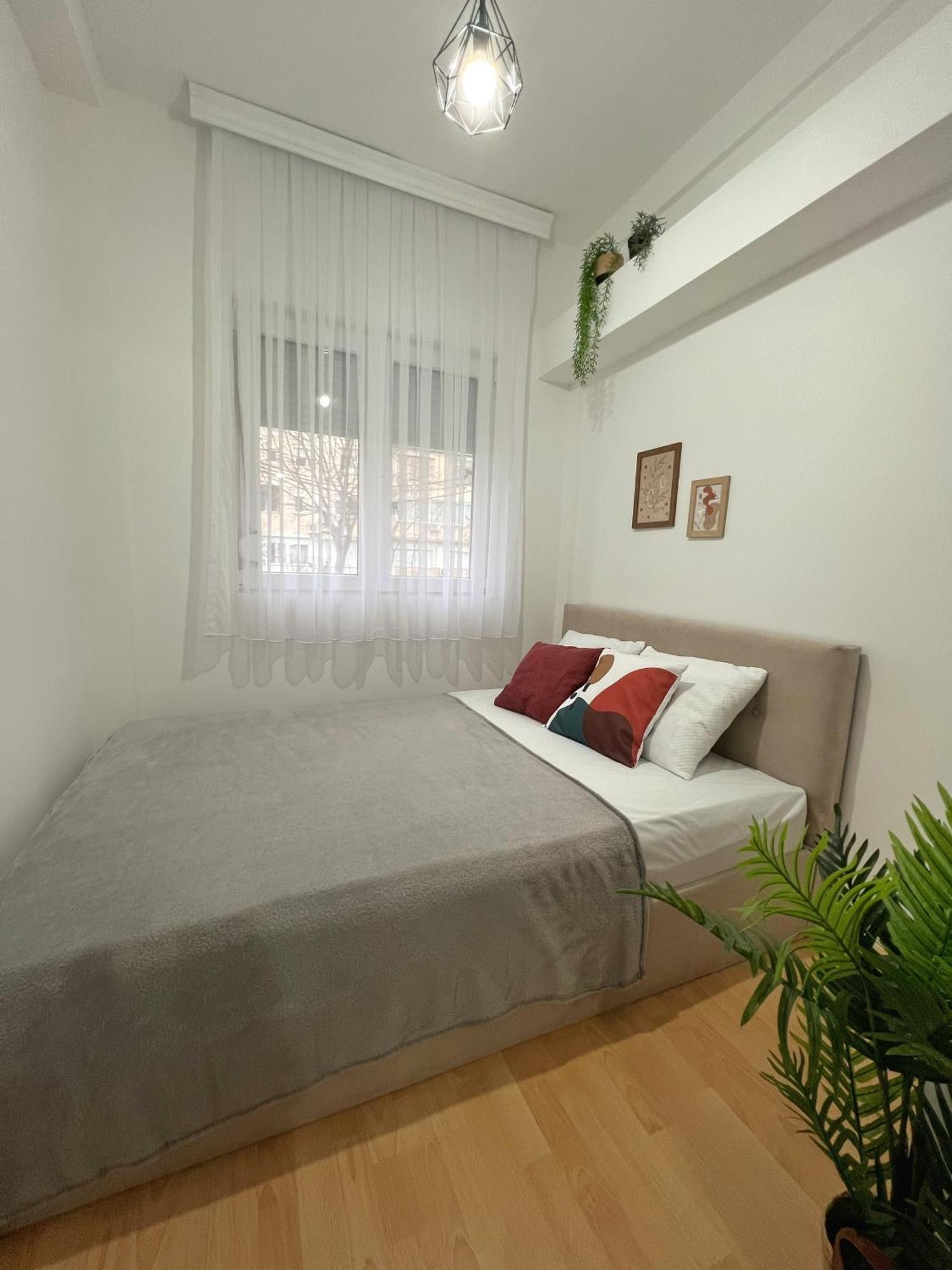 Charming 2 Bedroom Apartment Скопие Екстериор снимка