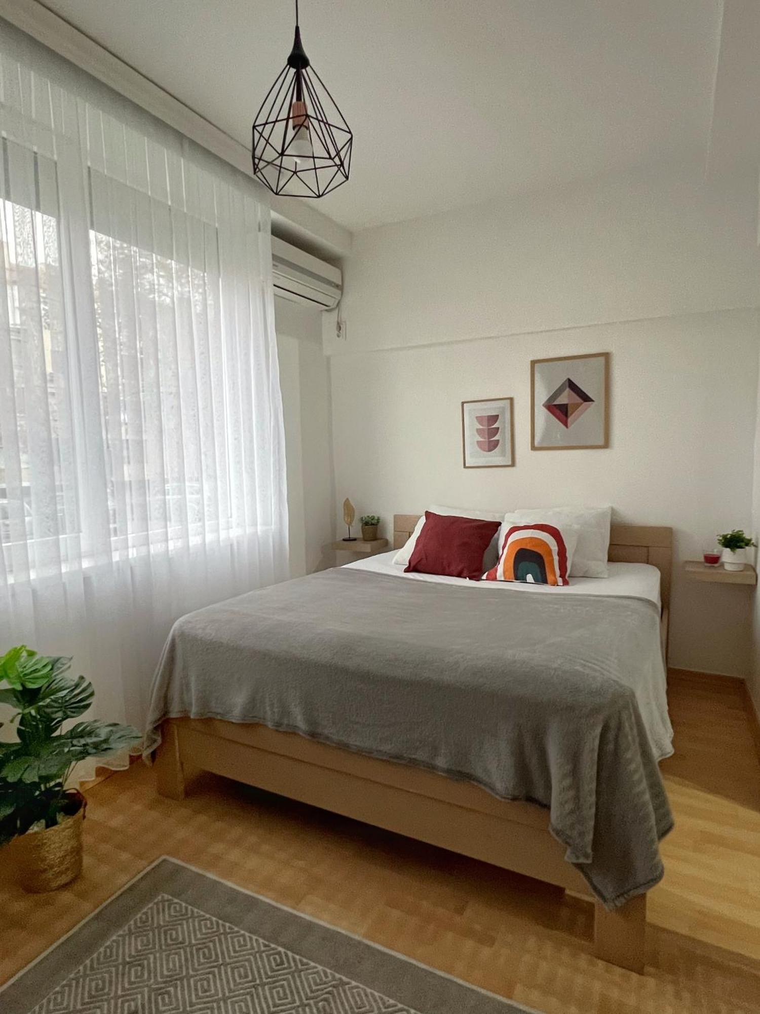 Charming 2 Bedroom Apartment Скопие Екстериор снимка
